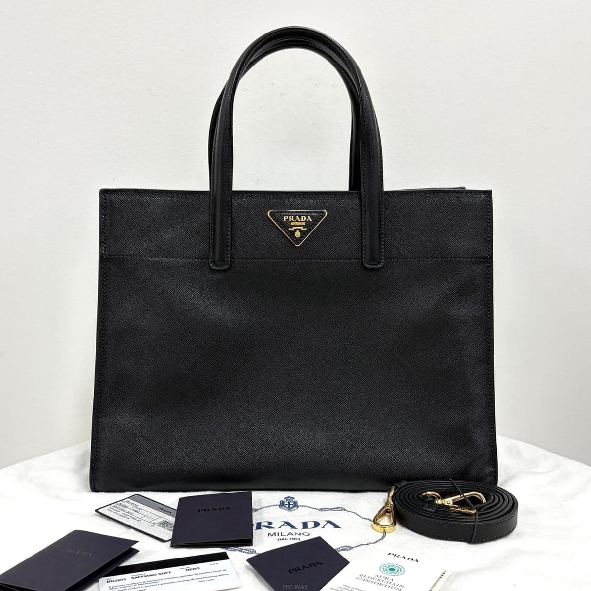 PRADA ����� ���ǾƳ� �ﰢ�ΰ� ��Ʈ�� & ����� ���� (BN2603)����� ���ǾƳ� �ﰢ�ΰ� ��Ʈ�� & ����� ���� (BN2603)