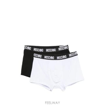 Moschino 26FW ��Ű�� ��Ƽ 4301 A1389 1555 BLACK WHITE26FW ��Ű�� ��Ƽ 4301 A1389 1555 BLACK WHITE