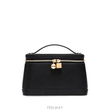 Jacquemus 26FW ��ũ���� ũ�ν��� BAW00479 AC03G02 990 BLACK26FW ��ũ���� ũ�ν��� BAW00479 AC03G02 990 BLACK