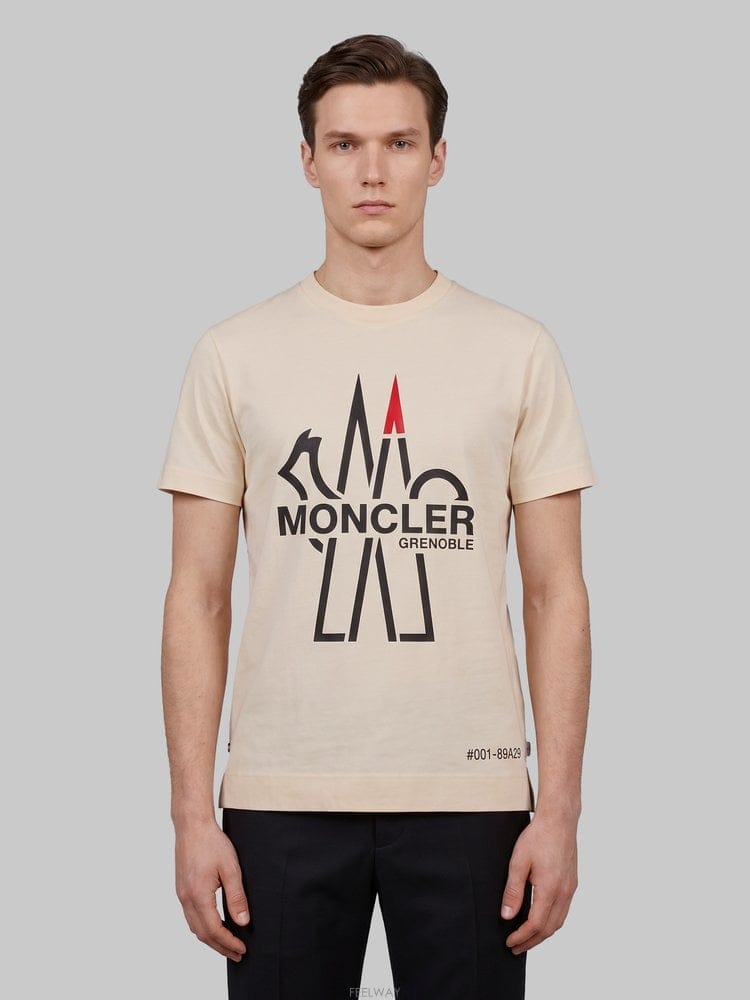 Moncler 26 F/W ��Ŭ���� ��ư Ƽ���� WITH �ΰ� L20978C0000 B002232245526 F/W ��Ŭ���� ��ư Ƽ���� WITH �ΰ� L20978C0000 B002