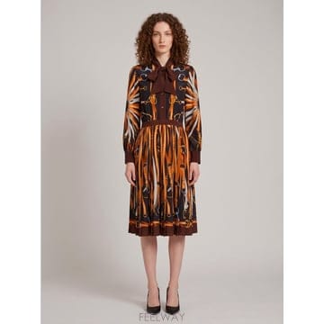 26 F/W 구찌 프린트 실크 캐시미어 드레스 인 블랙 & 브라운 8 B0022323792