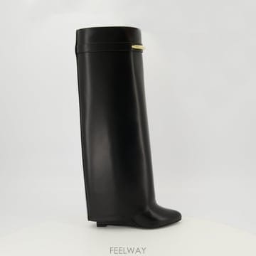 지방시 샤크 핀치 부츠 블랙