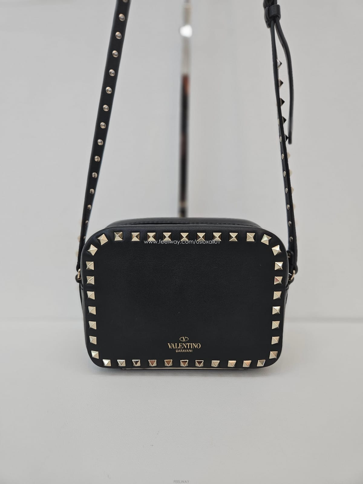 Valentino [�߰���ǰ ������ �����] �߷�Ƽ�� �����͵� ī�޶� ũ�ν��� B0809[�߰���ǰ ������ �����] �߷�Ƽ�� �����͵� ī�޶� ũ��