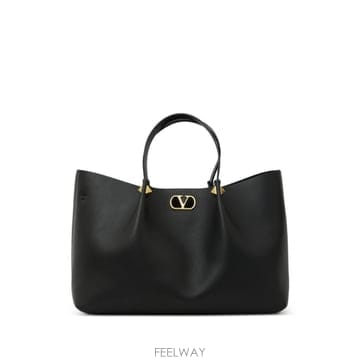 Valentino �߷�Ƽ�� ����ٴ� VLogo Signature stud embellished tote bag 12188742�߷�Ƽ�� ����ٴ� VLogo Signature stud embellished tot