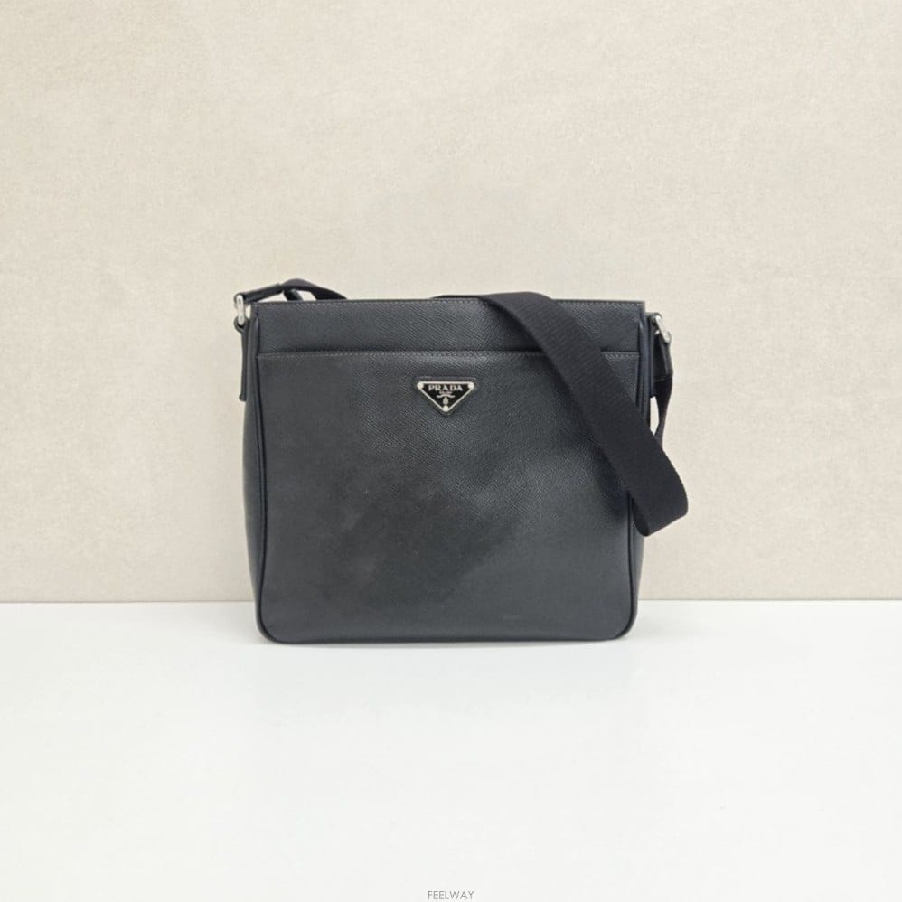 PRADA ����� ���ǾƳ� �ﰢ�ΰ� �޽��� ũ�ν�������� ���ǾƳ� �ﰢ�ΰ� �޽��� ũ�ν���