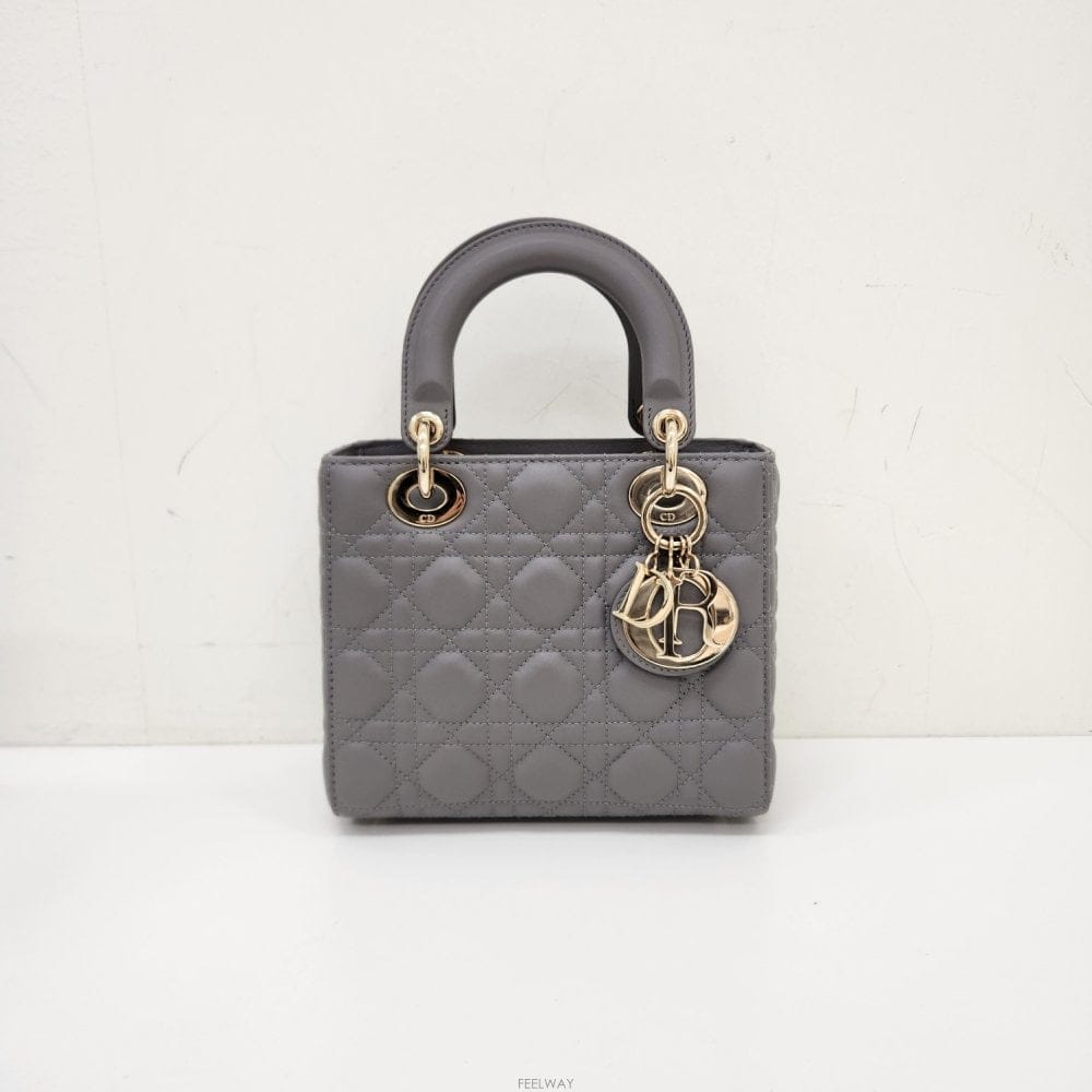 DIOR [�µ��߰���ǰ] ��� ���̵� ��� ��Ʈ�� ũ�ν��� ���� ����Ĩ[�µ��߰���ǰ] ��� ���̵� ��� ��Ʈ�� ũ�ν��� ���� 