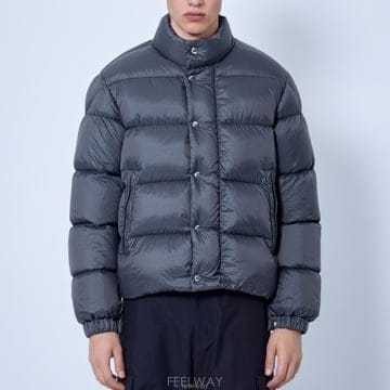 Moncler 26 FW ��Ŭ���� Pesio ������ ���̳� �е� Ǫ�� L2091 1A00091 599RP 25626 FW ��Ŭ���� Pesio ������ ���̳� �е� Ǫ�� L2091 1A0