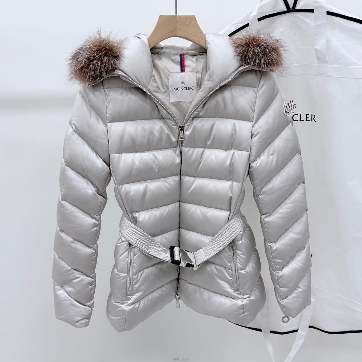 Moncler [S+��/0] ��Ŭ���� ť�ǵ� ������ ���� ���е� ���̺���[S+��/0] ��Ŭ���� ť�ǵ� ������ ���� ���е� ���̺���