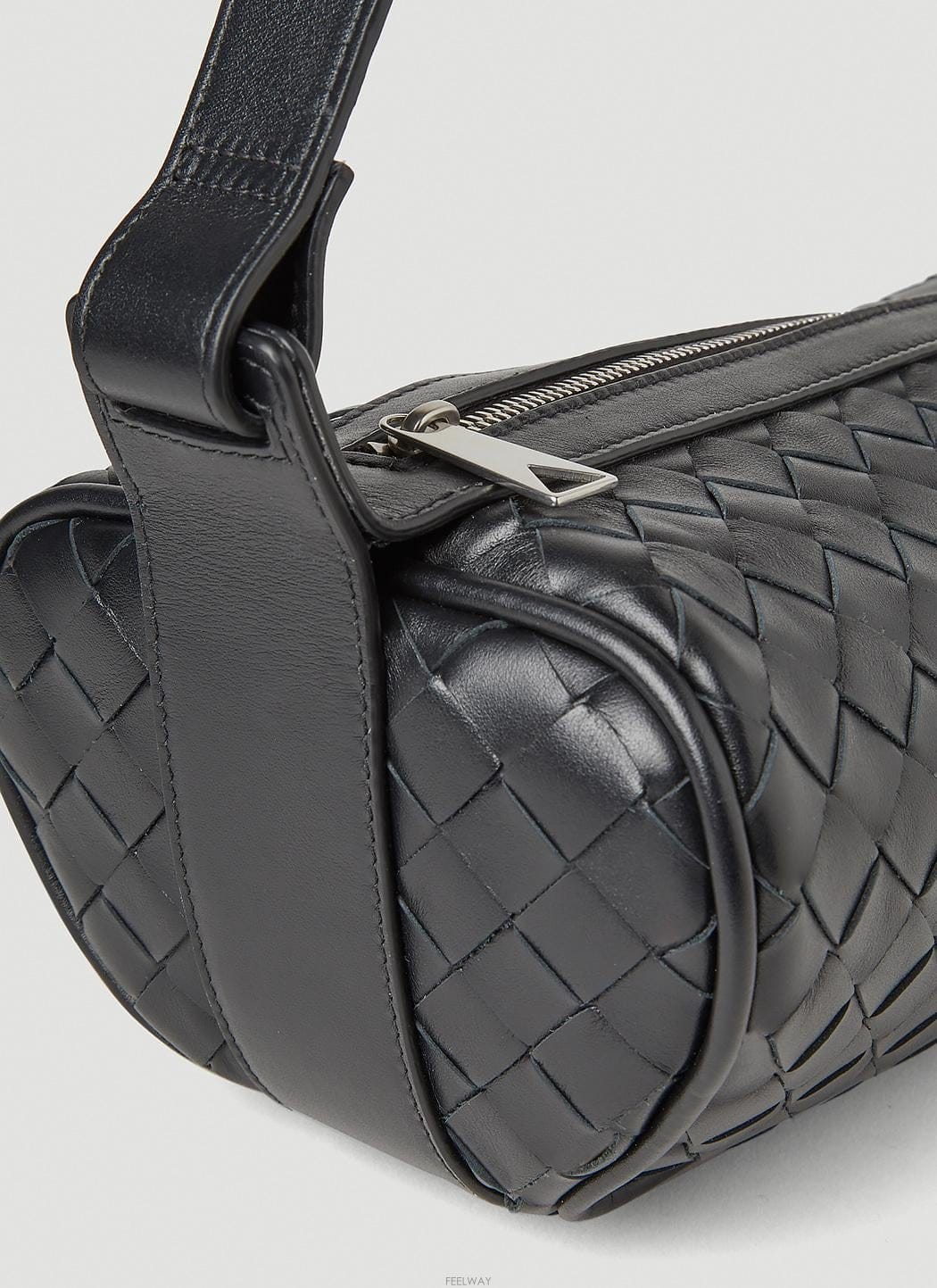 Bottega Veneta 23 F/W ���װ� ����Ÿ CANNOLO ũ�ν��ٵ� �� 755773  B011081138423 F/W ���װ� ����Ÿ CANNOLO ũ�ν��ٵ� �� 755773  B01