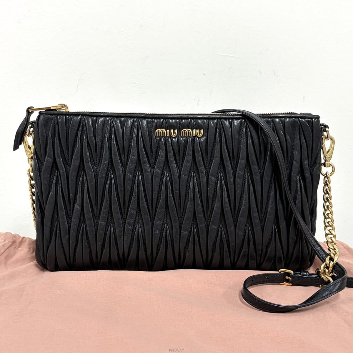 Miu Miu �̿�̿� ��Ʋ�� ���� ü�� ũ�ν��� & ����� �����̿�̿� ��Ʋ�� ���� ü�� ũ�ν��� & ����� ����