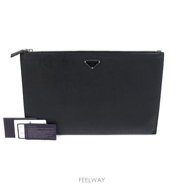 Prada(프라다) 2NG001 블랙 사피아노 트라이앵글 로고 클러치