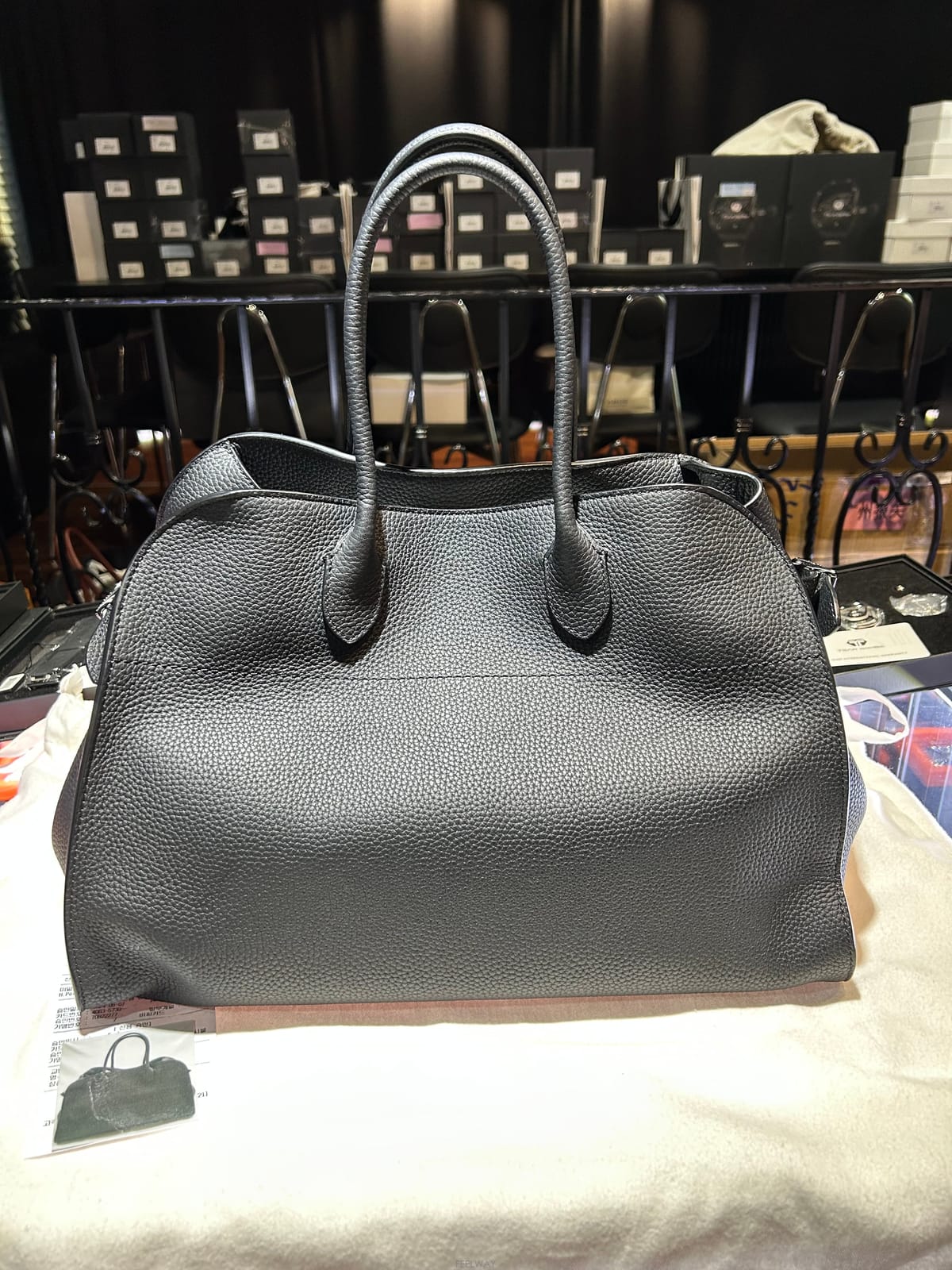 THE Row ���� *ALA* THE ROW �� �ο� Soft Margaux 17 ���� 17 �׷��� ���� �������� *ALA* THE ROW �� �ο� Soft Margaux 17 ���� 17 ��