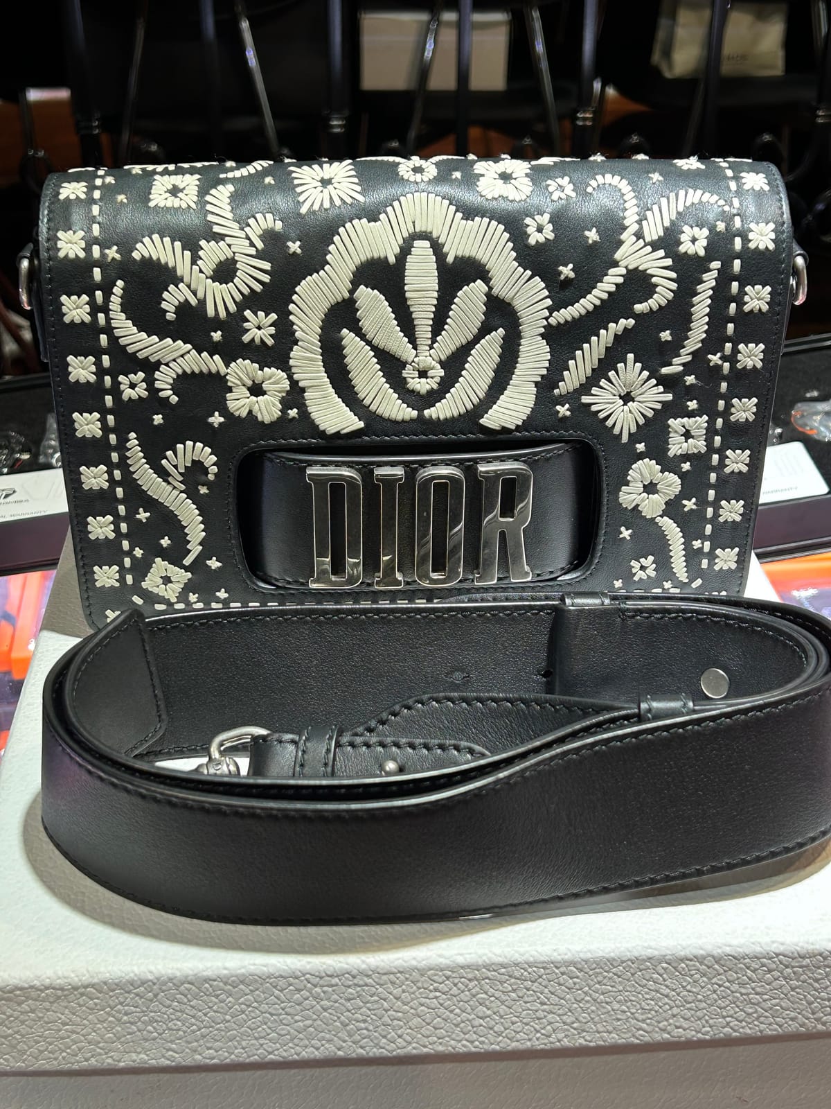 DIOR ���� *ALA* ũ������ ��� ���������� �÷��� ���� ȭ��Ʈ �ö�� �ڼ� �����Ǵ��� *ALA* ũ������ ��� ���������� �÷��� ���� ȭ��