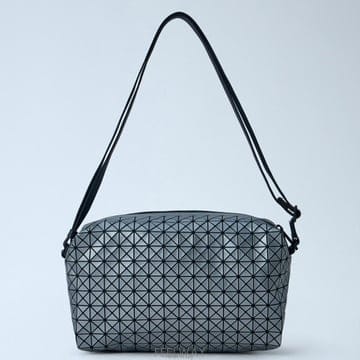 Issey Miyake 26 FW �ٿ��ٿ� �̼��̹̾��� Saddle ���� ���÷��� ����� BB69AG631 9426 FW �ٿ��ٿ� �̼��̹̾��� Saddle ���� ���÷��� ���