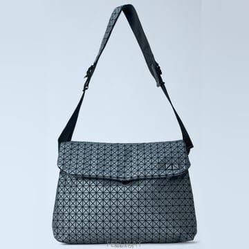 Issey Miyake 26 FW �ٿ��ٿ� �̼��̹̾��� Froggy ���÷��� ũ�ν��� BB69AG671 9426 FW �ٿ��ٿ� �̼��̹̾��� Froggy ���÷��� ũ�ν��� B