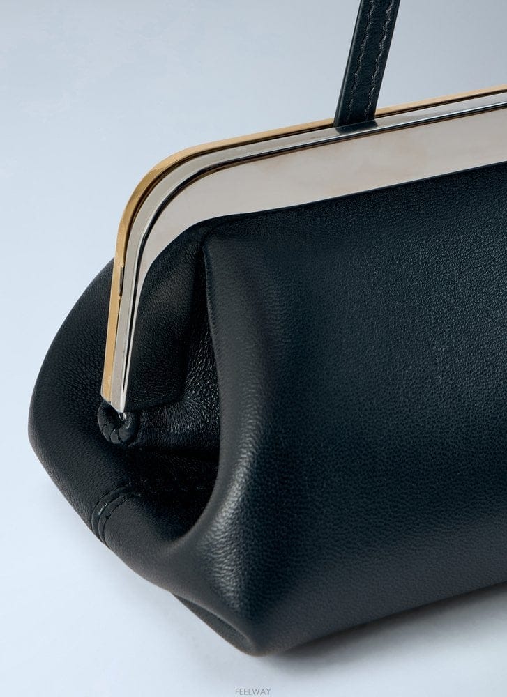 Jacquemus 26 F/W ��ũ���� �� �Ŀ�ġ SALON ��� �� 25EBAW004 B011232648926 F/W ��ũ���� �� �Ŀ�ġ SALON ��� �� 25EBAW004 B011