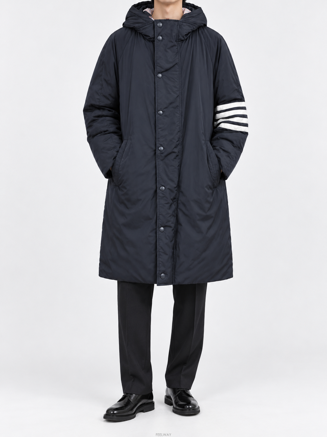 Thom Browne ����� ���̺� ���� Ʈ�� �ٿ��� �ĵ� ǲ�� 4-�� ��ī ������1����� ���̺� ���� Ʈ�� �ٿ��� �ĵ� ǲ�� 4-�� ��ī 