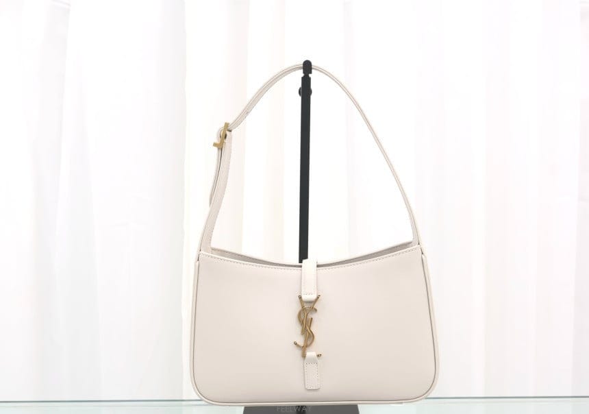 Saint Laurent ���ζ� ������ 5 A 7 ȣ�� ��Ʈ ����� 657228���ζ� ������ 5 A 7 ȣ�� ��Ʈ ����� 657228