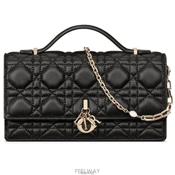 DIOR 26 FW ���� �̴� �����ڴ� �� �÷� Ŭ������ ���� ž�ڵ� ���� �����26 FW ���� �̴� �����ڴ� �� �÷� Ŭ������ ���� ž�ڵ� 