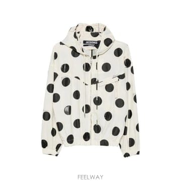 Jacquemus 26FW ��ũ���� ���� OUW00099 AW00979 1ID WHITE BLACK26FW ��ũ���� ���� OUW00099 AW00979 1ID WHITE BLACK