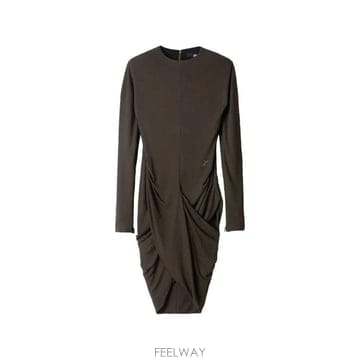 Jacquemus 26FW ��ũ���� ���ǽ� 26HDRW00928AJ00253 DARK BROWN 1 88126FW ��ũ���� ���ǽ� 26HDRW00928AJ00253 DARK BROWN 1 8