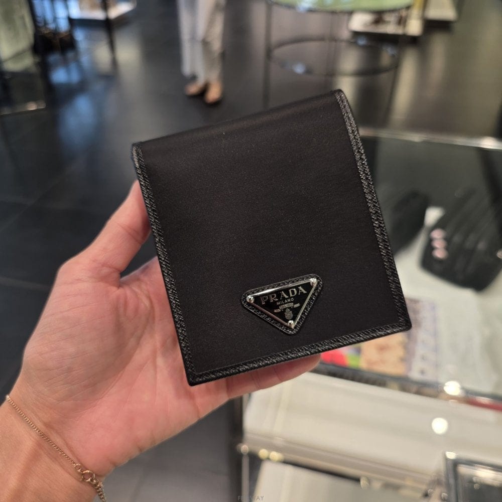 PRADA ����� Ʈ���̾ޱ� �ﰢ�ΰ� �����Ϸ� ���� ������ 2M0513����� Ʈ���̾ޱ� �ﰢ�ΰ� �����Ϸ� ���� ������ 2M0513