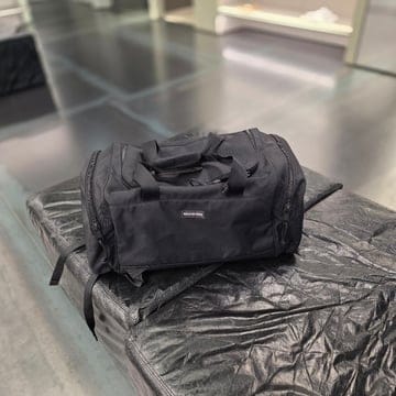 발렌시아가 트래블 백팩 블랙