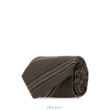 Brunello Cucinelli 26FW ���ڷ� ��ġ�ڸ� ��Ÿ�� MY8600018 C3991 Stripped26FW ���ڷ� ��ġ�ڸ� ��Ÿ�� MY8600018 C3991 Stripped