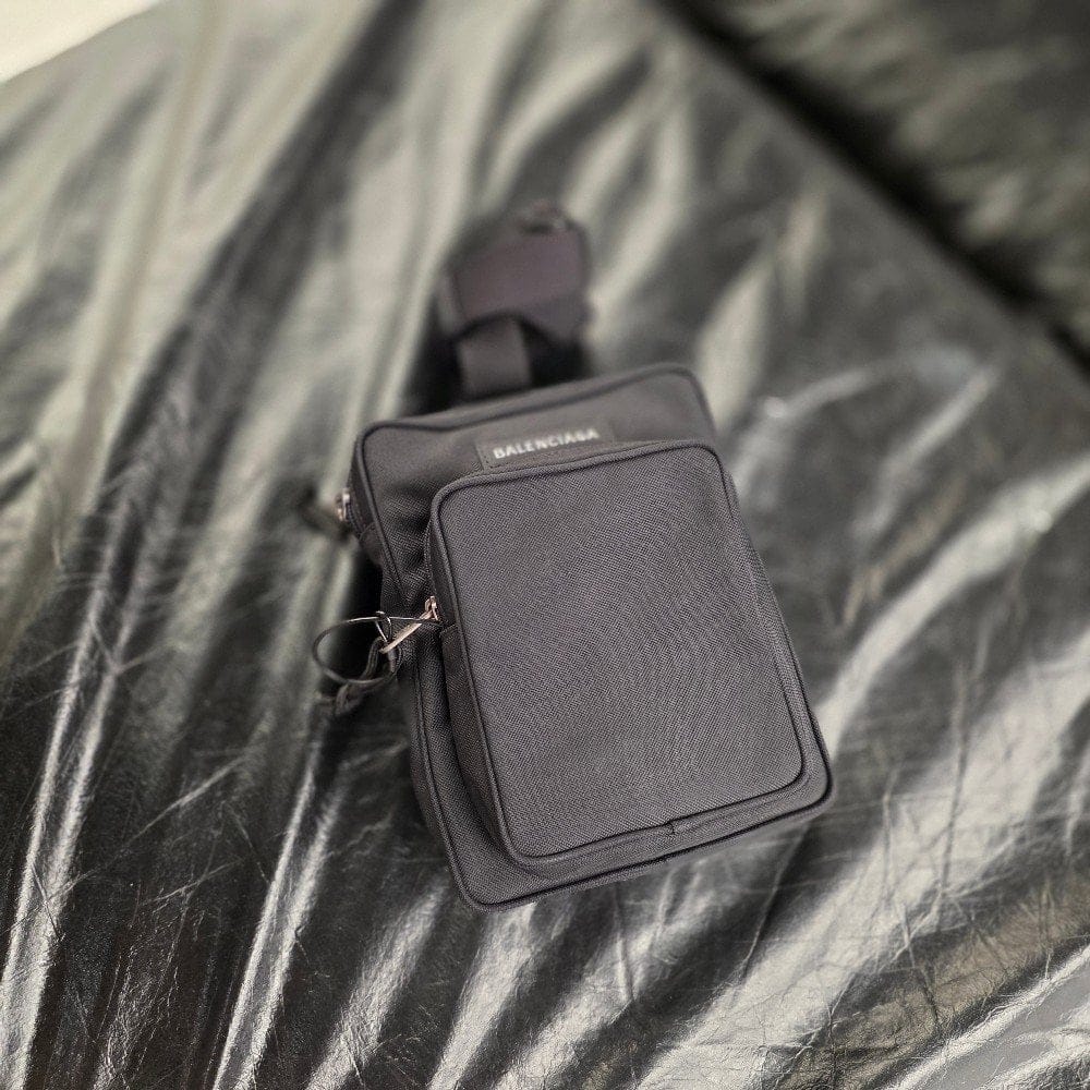 Balenciaga �߷��þư� �ͽ��÷η� ũ�ν��ٵ� �޽����� 620260 H753X�߷��þư� �ͽ��÷η� ũ�ν��ٵ� �޽����� 620260 H753X