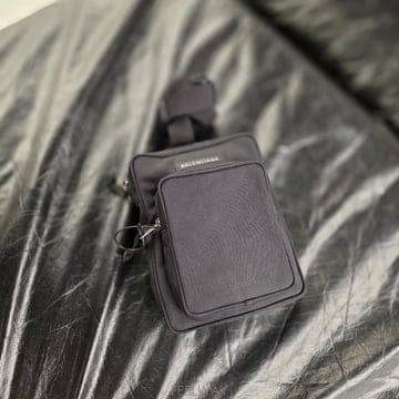 발렌시아가 익스플로러 크로스바디 메신저백 620260 H753X