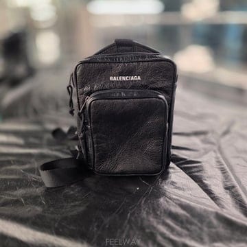 발렌시아가 익스플로러 아레나 램 크로스바디백 620260 1WG9X 1000