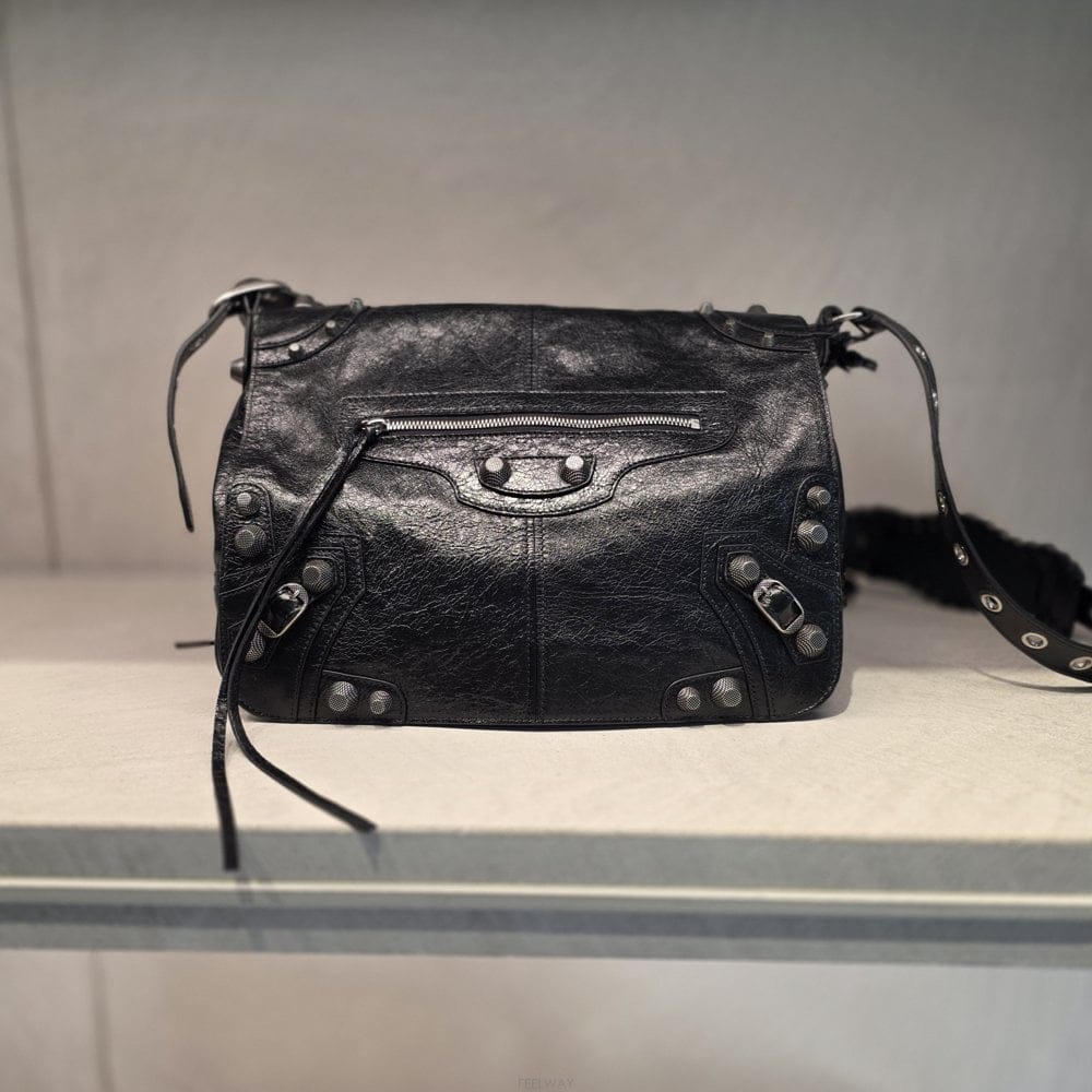 Balenciaga �߷��þư� �� ī�� �޽����� �̵�� 719093 210KR 1000�߷��þư� �� ī�� �޽����� �̵�� 719093 210KR 1000