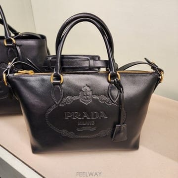 프라다 그레이스 카프 토트백 1BA104