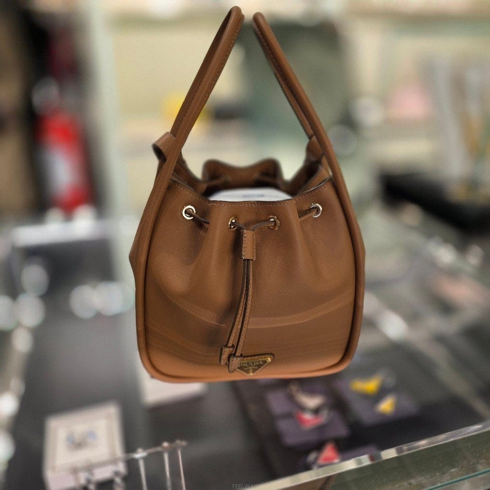 PRADA ����� �ﰢ�ΰ� �޸� ��Ŷ�� 1BE087����� �ﰢ�ΰ� �޸� ��Ŷ�� 1BE087