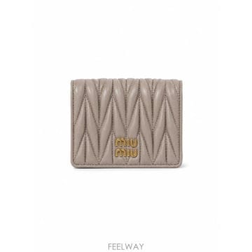 Miu Miu �δ��� MIU MIU �̿�̿� �׷��� �����δ��� MIU MIU �̿�̿� �׷��� ����
