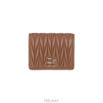 Miu Miu �δ��� MIU MIU �̿�̿� ���� �����δ��� MIU MIU �̿�̿� ���� ����