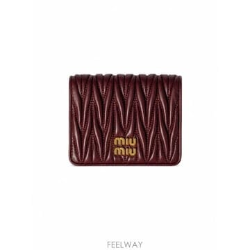 Miu Miu �δ��� MIU MIU �̿�̿� ���ǵ� �����δ��� MIU MIU �̿�̿� ���ǵ� ����