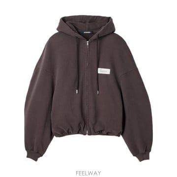 Jacquemus 26FW ��ũ���� �ĵ� Ƽ���� HOU00314AJ00325 881 DK BROWN 126FW ��ũ���� �ĵ� Ƽ���� HOU00314AJ00325 881 DK BROWN