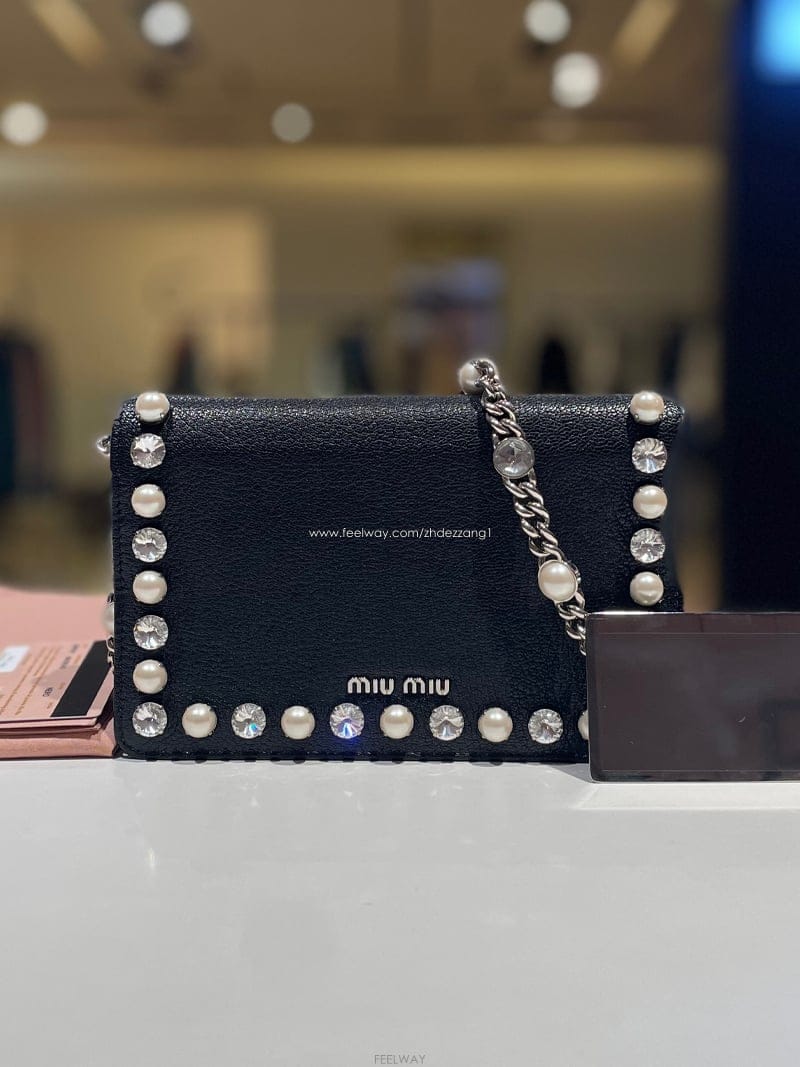 Miu Miu �̿�̿� ��Ʋ�� ���� ü�� ũ�ν��� 5BP001�̿�̿� ��Ʋ�� ���� ü�� ũ�ν��� 5BP001