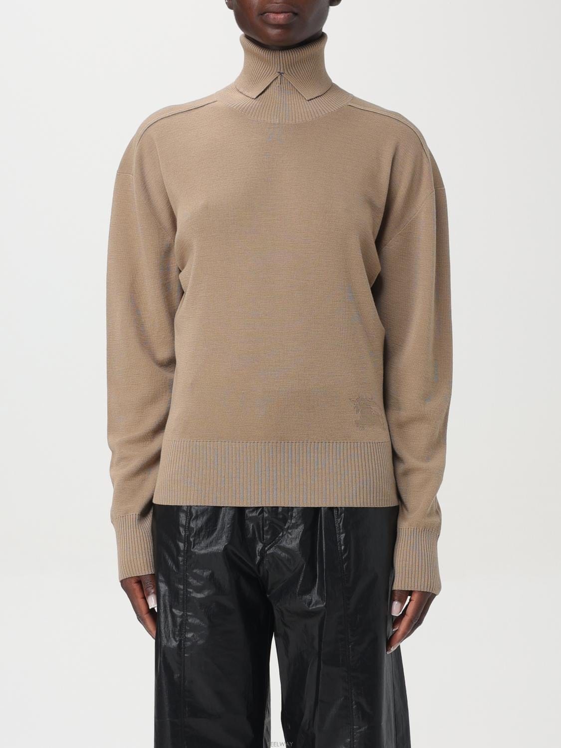 Burberry [A6] ������ 8095115 ���� ����� 8095115-022[A6] ������ 8095115 ���� ����� 8095115-022