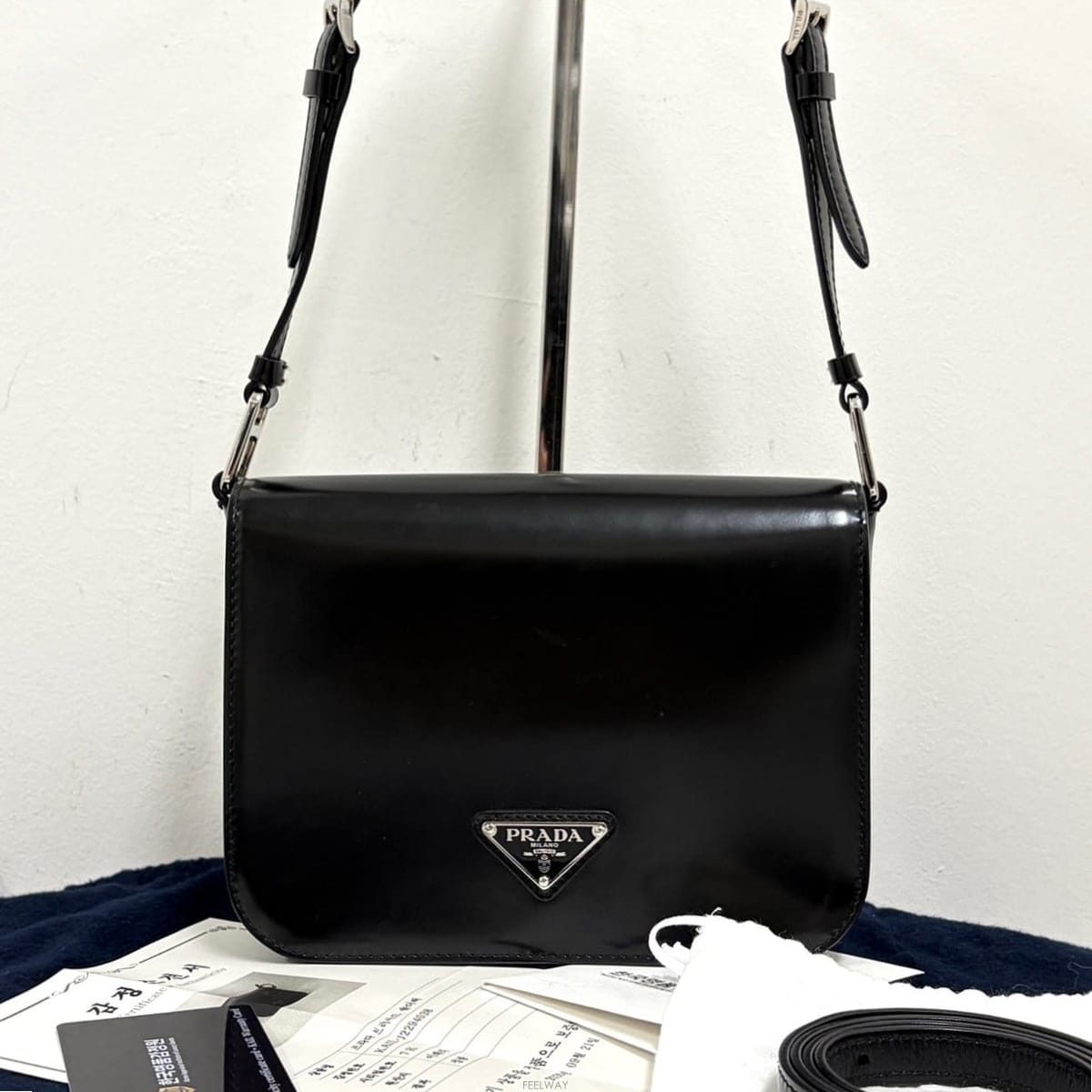 PRADA [�����Ϸ�] ����� �귯�õ� �ﰢ�ΰ� ����� & ũ�ν��� ����[�����Ϸ�] ����� �귯�õ� �ﰢ�ΰ� ����� & ũ�ν��� 