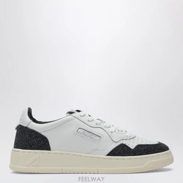 26 S/S 오트리 MEDALIST 로우 스니커즈 인 화이트 & 블랙 B0052332686