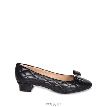 Ferragamo 26FW ����䷹ ��󰡸� ���� quilted ����  �ο� ��  Decorative ����  79851601M26FW ����䷹ ��󰡸� ���� quilted ����  �ο� ��  Dec