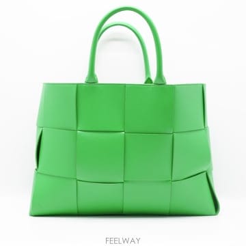 Bottega Veneta ���װ� ����Ÿ �̵�� �Ƹ��� ��Ʈ�� �׸� 609175���װ� ����Ÿ �̵�� �Ƹ��� ��Ʈ�� �׸� 609175