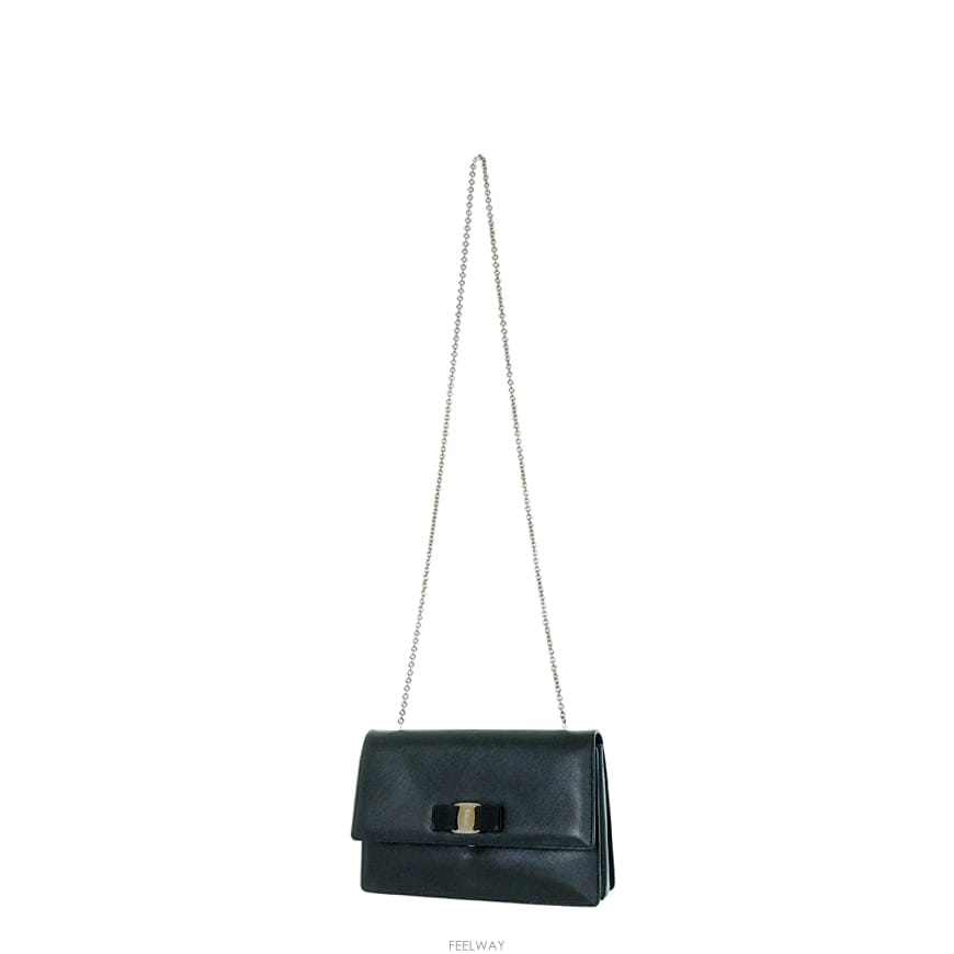 Ferragamo ��󰡸� ���� �ٶ� ü�� ũ�ν�����󰡸� ���� �ٶ� ü�� ũ�ν���