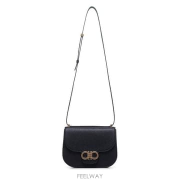 Ferragamo 26 FW ��󰡸� ���� ��ġ�� ũ�ν��ٵ� �� 005 78103326 FW ��󰡸� ���� ��ġ�� ũ�ν��ٵ� �� 005 781033