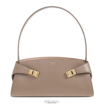 Ferragamo 26 FW ��󰡸� ��� �̽�Ʈ ����Ʈ �ΰ� ����Ʈ ����� 006 21A712079660026 FW ��󰡸� ��� �̽�Ʈ ����Ʈ �ΰ� ����Ʈ ����� 0