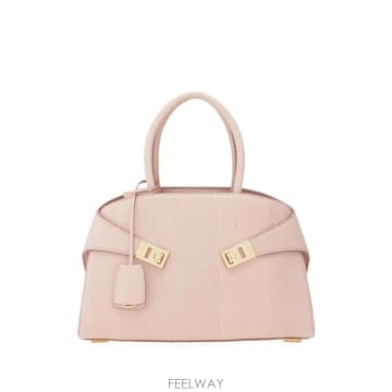 Ferragamo 26 FW ��󰡸� ��� �ڵ�� M 784694 TP45915674726 FW ��󰡸� ��� �ڵ�� M 784694 TP459156747