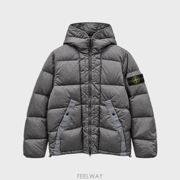 [스톤아일랜드] 26FW 와펜패치 나일론 메탈 립스톱 후드 다운 패딩 그레이 남성 패딩 L2S15410001