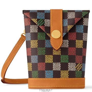 Louis Vuitton 26 FW ���̺��� Envelope �������� ���׳�ƽ �÷� Ŭ������ ���� �ٹ̿� �Ŀ�ġ26 FW ���̺��� Envelope �������� ���׳�ƽ �÷� Ŭ����